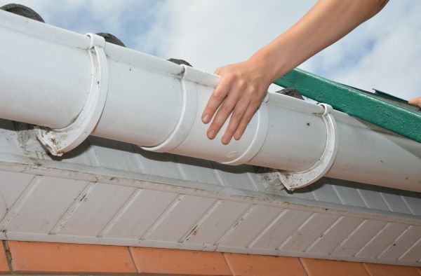 Gutter Reattachment in Easton