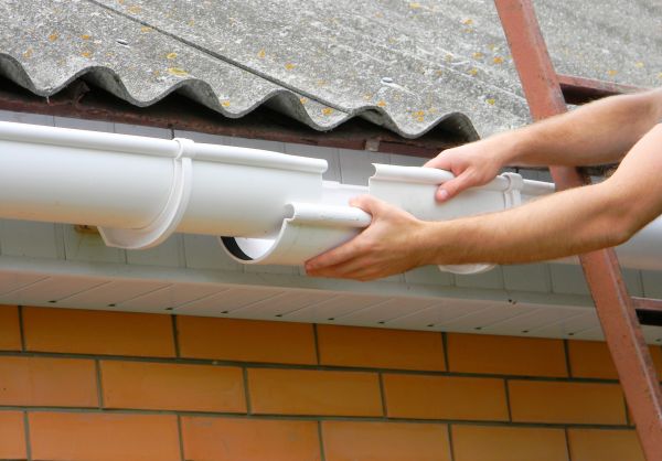 Gutter Hanging in Easton